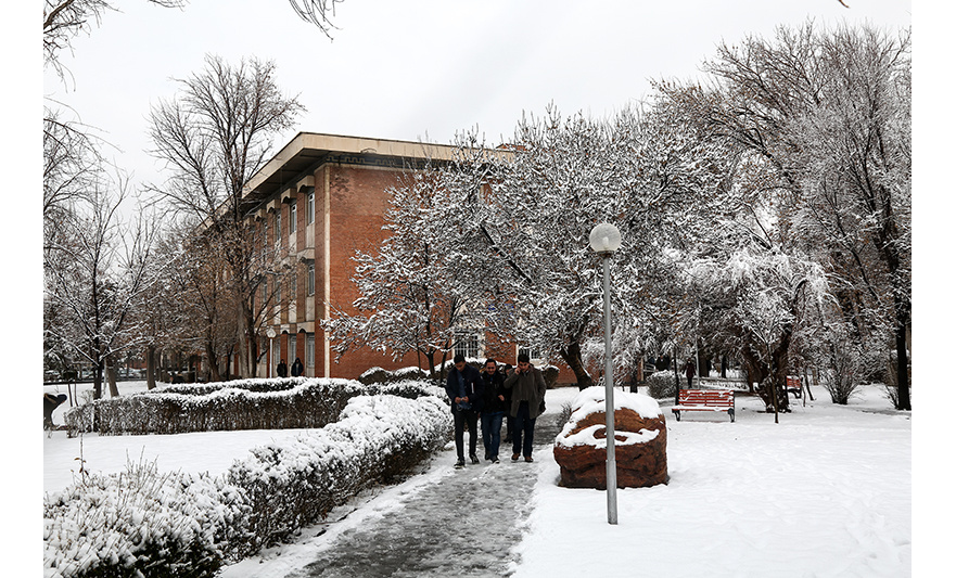 نمای زمستانی دانشکده