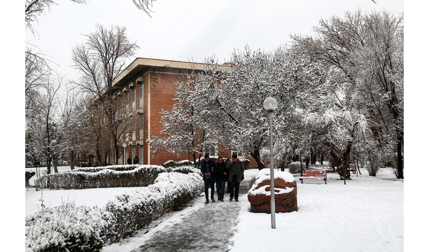 نمای زمستانی دانشکده